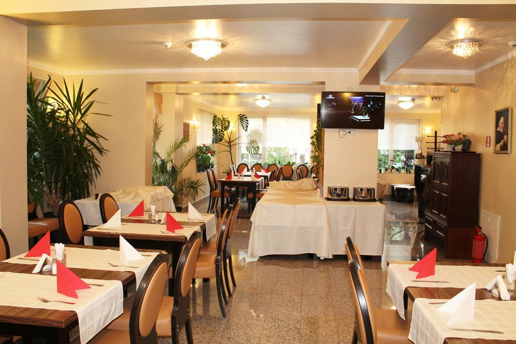 Hotel Crisalpin Пояна Брашов Екстериор снимка